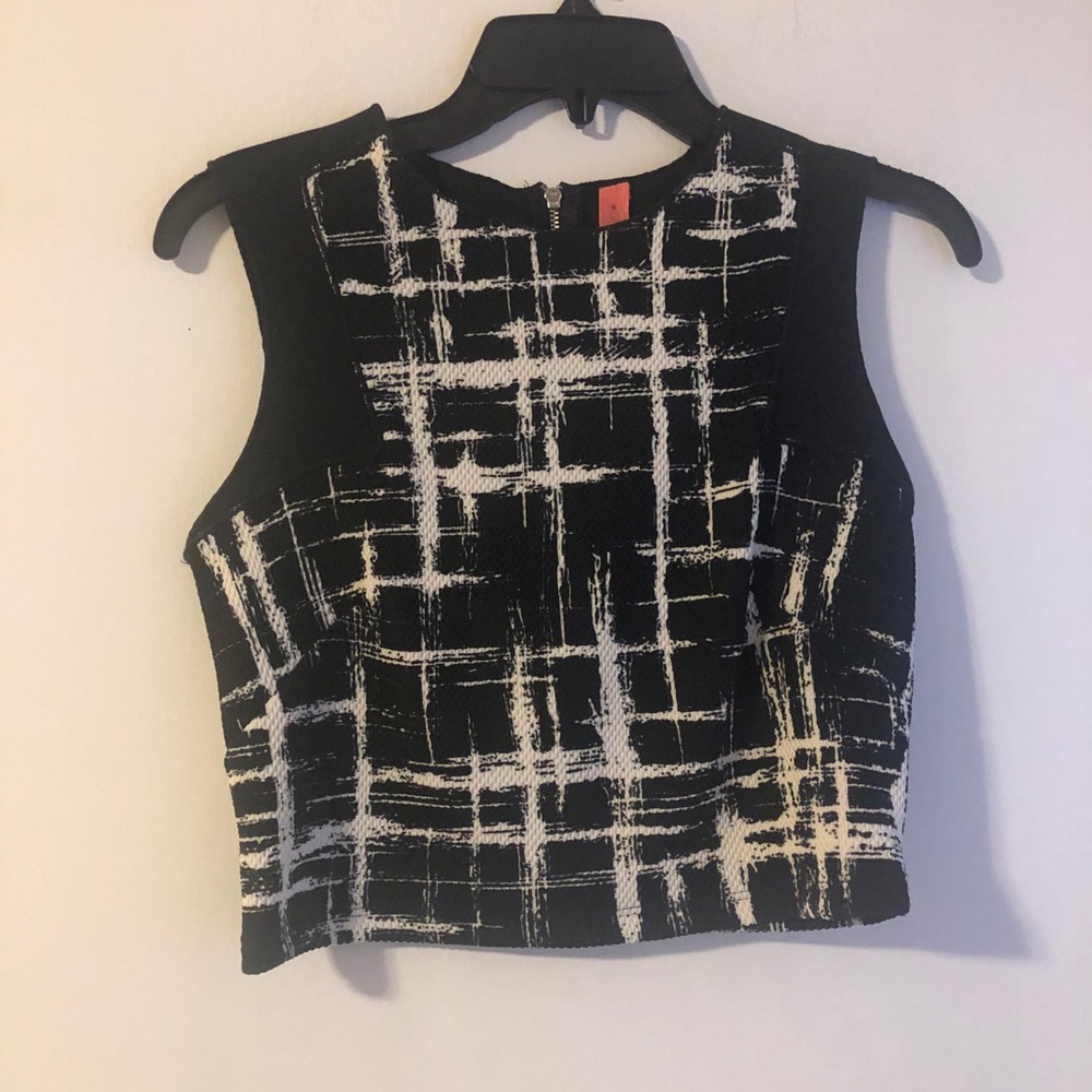 Crop top graphic